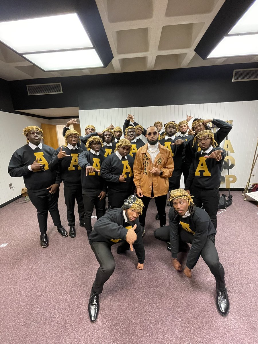 SupremeXzero's tweet photo. Alpha State University ‼️‼️ Dem gang members all the way out here 🚂🚂 #whouwit #1906 #GANG https://t.co/1JmxQo1rcS