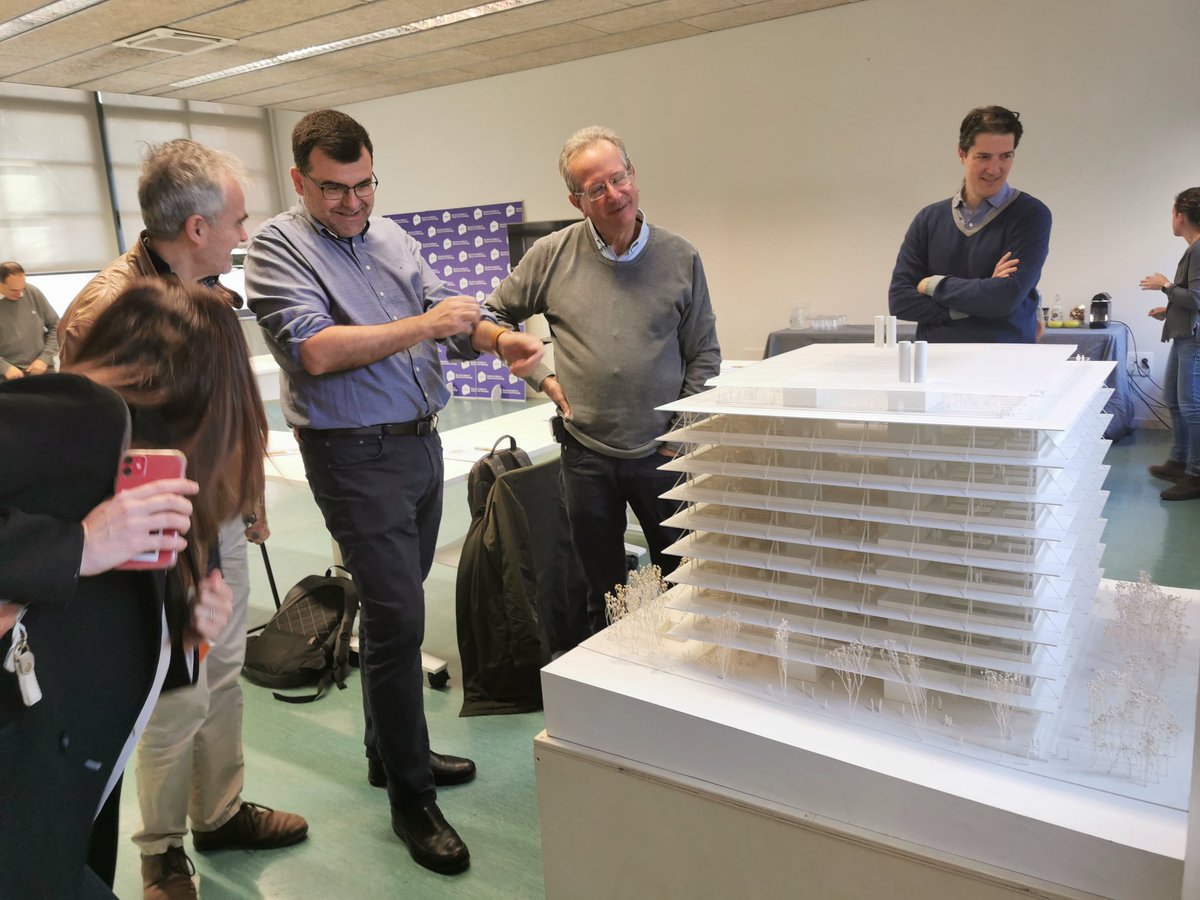 Today we had an interesting brainstorming meeting at <a href="/_BIST/">BIST-Barcelona Institute of Science and Technology</a> premises to discuss joint work on #metastasis at <a href="/IRBBarcelona/">IRB Barcelona</a> funded by <a href="/ContraCancerEs/">Asociación Española Contra el Cáncer</a>. Great new ideas floating around

We were all very excited exploring the model of the new building where we will move in few years