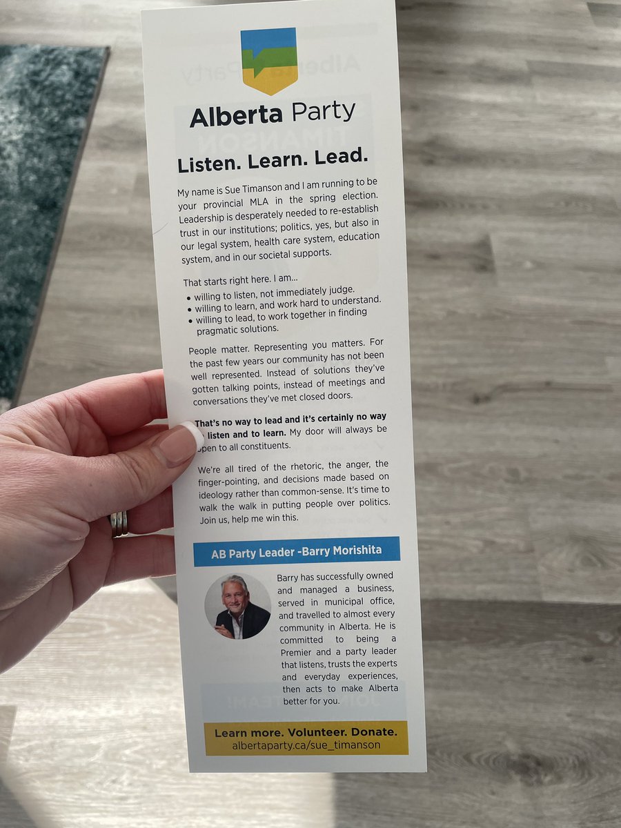 kimberly_yeg's tweet photo. ☕️ Coffee with @lotstodosue this morning. ❤️

She’s an incredibly smart, driven, and authentic human.  Go #voteforsue 
@AlbertaParty #yeg #yegvote https://t.co/lIo4xn3U2A