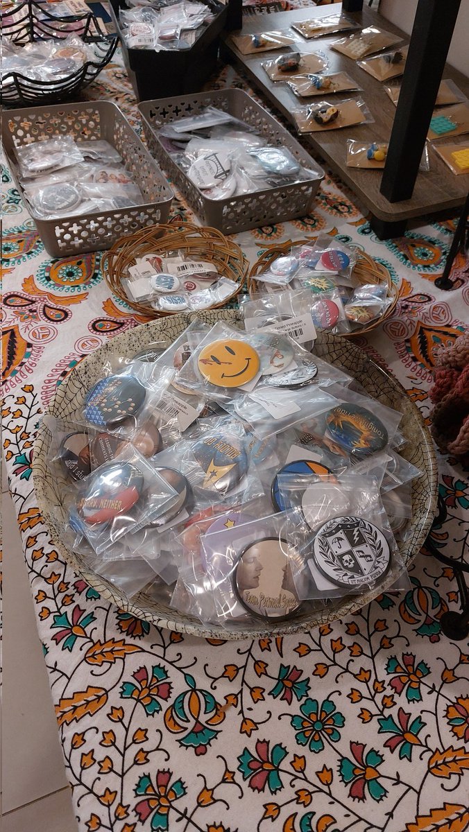 pineapplecrafts's tweet photo. Buttons restock at the @IMadeItMarket store in the @MallatRobinson Stop by Weds-Sun and see what's new! #shopsmall #buyhandmade #supportsmallbusiness #pittsburgh https://t.co/rkWWnqEm9n