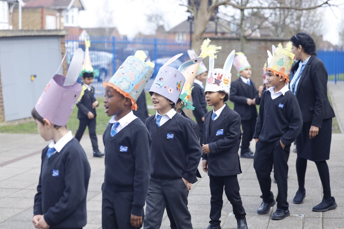 Rowens_Trust's tweet photo. Our pupils at @rosedaleprimary had an egg-cellent time at their Easter Bonnet Parade and Easter Performances this week! 🐣

#easter #easterbonnet #easterperfromances 
 #rosedaleprimary #therosedalehewensacademytrust https://t.co/kuXBBdw33e