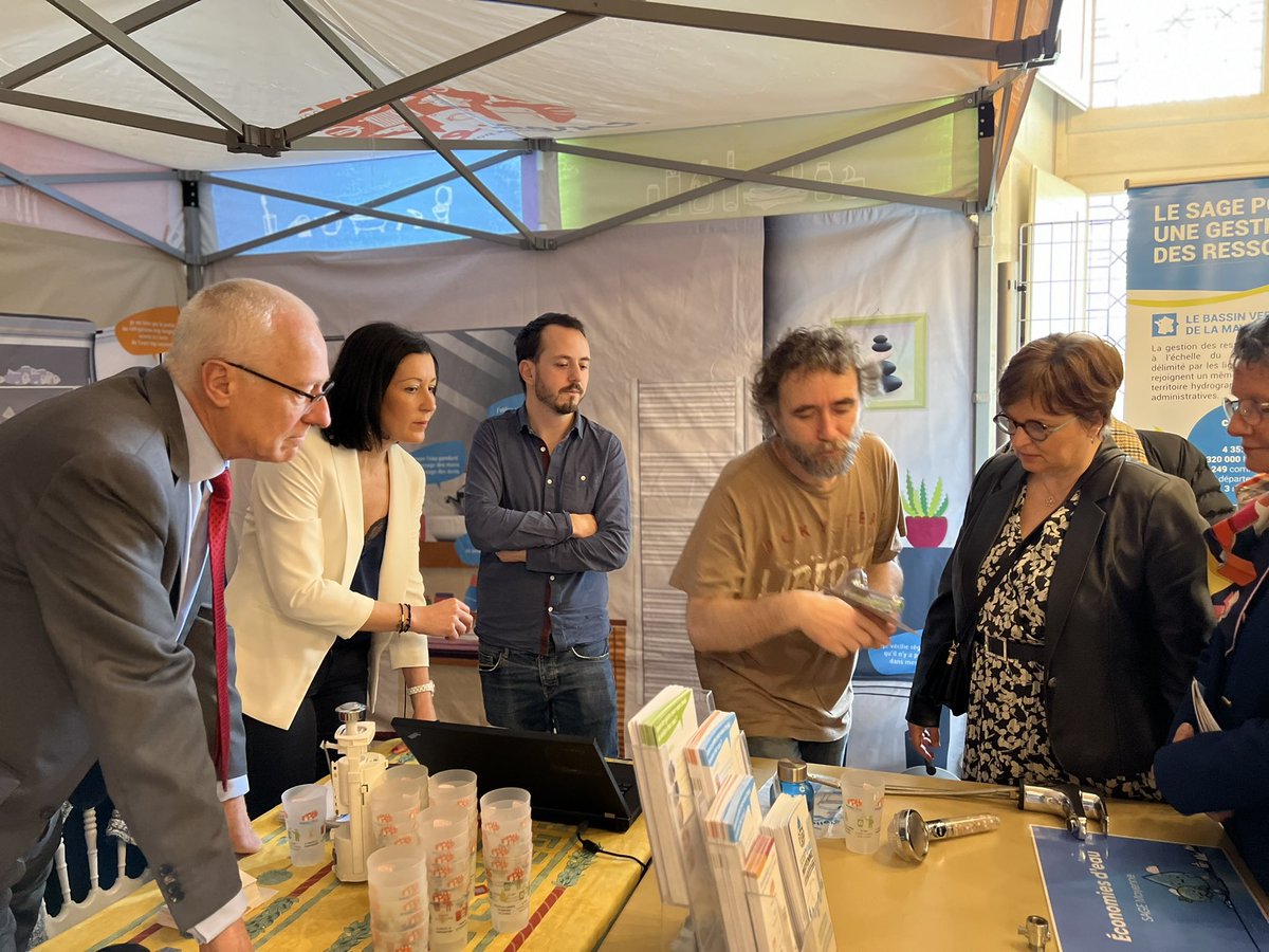 Florence Dabin (@florencedabin) on Twitter photo En cette journée mondiale de l’eau, accélérons les changements ! 💧
Nous venons de signer un Schéma de gestion de la ressource en eau avec le <a href="/Prefet49/">Préfet de Maine-et-Loire 🇫🇷🇪🇺</a> afin de mieux et moins consommer cette richesse essentielle pour nous tous. En cette journée mondiale de l’eau, accélérons les changements ! 💧
Nous venons de signer un Schéma de gestion de la ressource en eau avec le <a href="/Prefet49/">Préfet de Maine-et-Loire 🇫🇷🇪🇺</a> afin de mieux et moins consommer cette richesse essentielle pour nous tous.