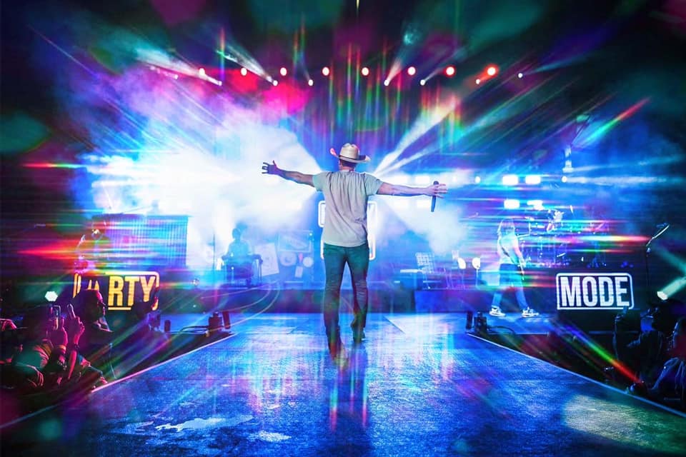 FL_Resort's tweet photo. If you missed @dustinlynch in Evansville over the weekend, then we know you won't want to miss when he comes to French Lick in June. Mark your calendars, gather your friends, and get your tickets now!

🎫 https://t.co/wPb9aXcEZb
📅 June 3, 2023
⏰ 8:00pm ET
📍 Exhibition Hall https://t.co/WQ2vupLCe6