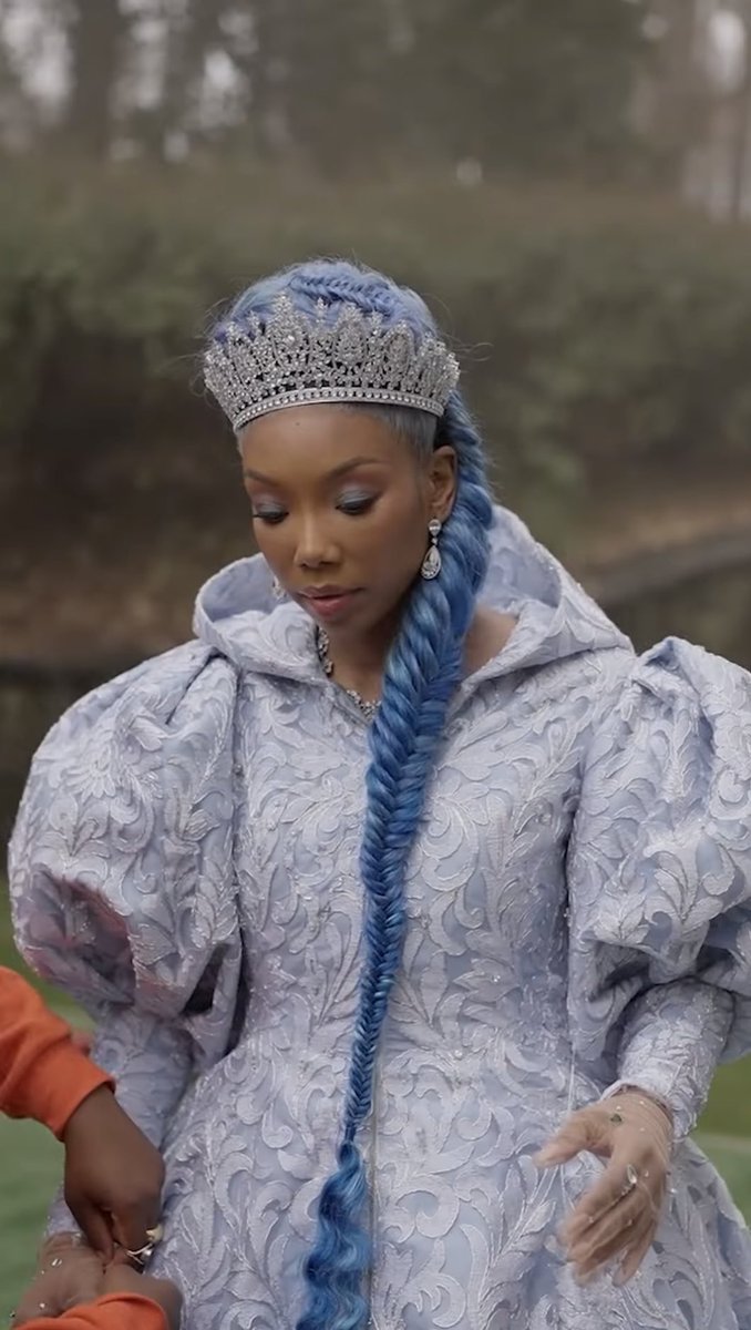 DiscussingFilm on Twitter: "First look at Brandy as Cinderella in