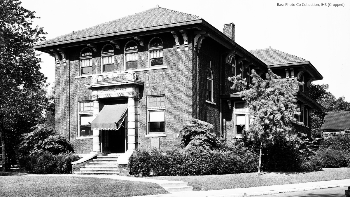 IndianaHistory's tweet photo. The Spades Park Branch of the Indianapolis Public Library opened on this day in 1912. Indianapolis had five Carnegie grant libraries, and Spades was one of them. Thanks to Carnegie, there were 164 public libraries built in Indiana. Which library is your favorite to visit? https://t.co/0bvO9BBGop