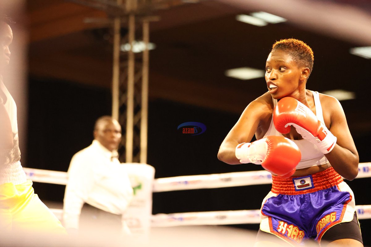 azamtvtz's tweet photo. QUEEN OF BOXING: Ulingoni ni Halima Bandola dhidi ya Asia Meshack kwenye pambano la tatu.
Tuko LIVE #AzamSports3HD
#VitasaNight #UsikuWaVitasa #QueenOfBoxing #WomenCrushWednesday #StumaiMukiVsChimwemweBanda #UbungoPlaza https://t.co/AyiCiak9a0