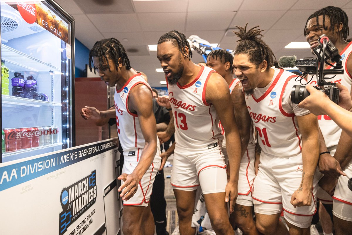 UHCougars's tweet photo. Schools with men's basketball and volleyball teams advancing to the Sweet 16 and a football bowl win in the same athletic year:

Houston.

That's the long list.

#GoCoogs https://t.co/Y6z3RVWDVG