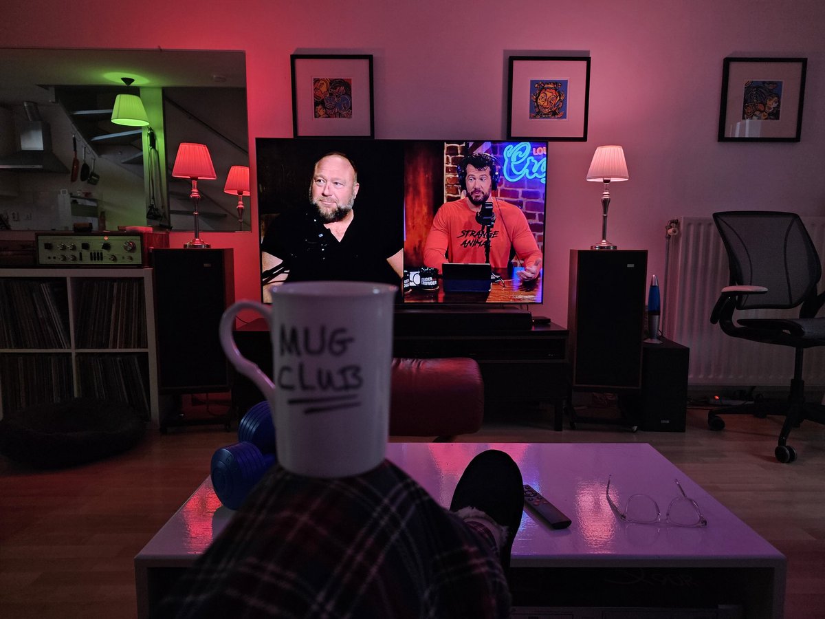 nico_zanden's tweet photo. #HowIWatchCrowder https://t.co/oKpOdHSWdD