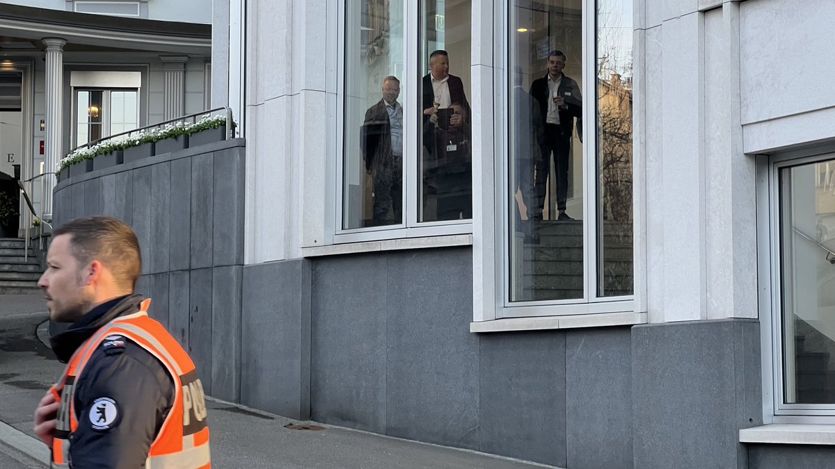 RaimondLueppken's tweet photo. #SG2203 Demo gegen den Auftritt von Sebastian Kurz beim #Club2000 in St.Gallen https://t.co/G6aJi3WQWr