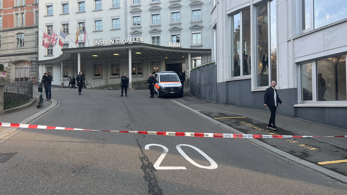 RaimondLueppken's tweet photo. #SG2203 Demo gegen den Auftritt von Sebastian Kurz beim #Club2000 in St.Gallen https://t.co/G6aJi3WQWr