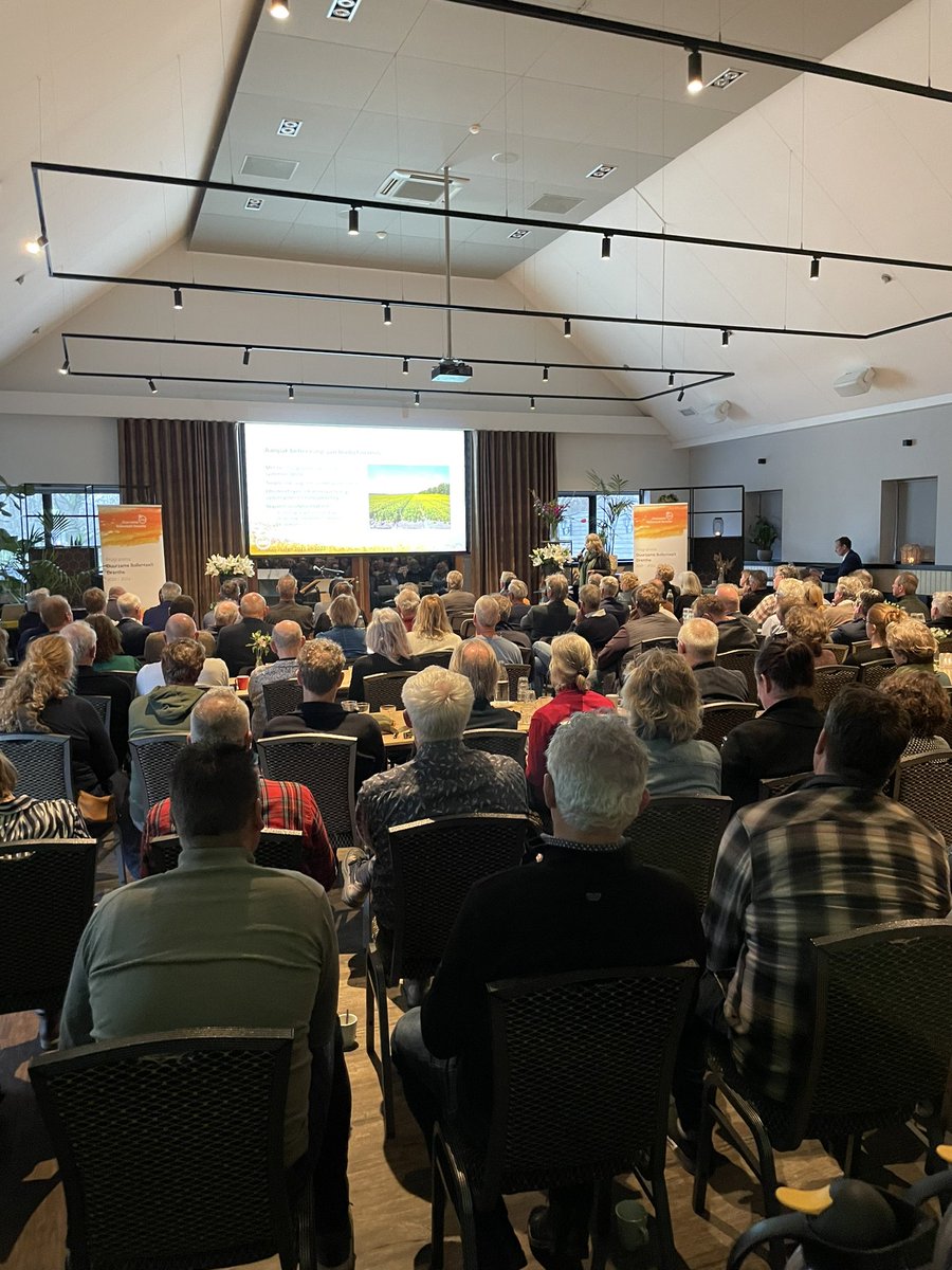 Veel belangstelling voor de informatiebijeenkomst. Volle zaal in <a href="/ProvDrenthe/">Provincie Drenthe</a> bewoners, media, overheid en natuurlijk de sector zelf. #succesje <a href="/gem_westerveld/">Gemeente Westerveld</a>