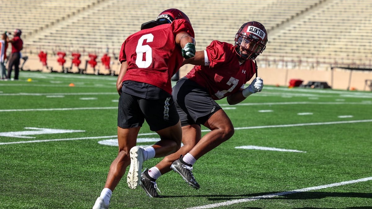 NMStateFootball's tweet photo. Iron sharpens iron ⚔️ #AggieUp https://t.co/ihghb0pprO