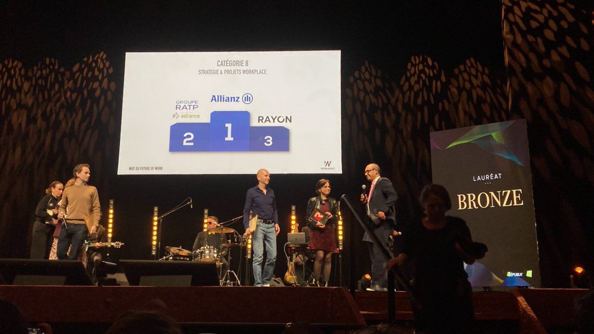 🏆 Allianz est fier de recevoir le Trophée WorkNight dans la catégorie « Stratégie et projets immobiliers » pour son projet VEcA qui réinvente les environnements de travail.

#VivreEnsembleChezAllianz