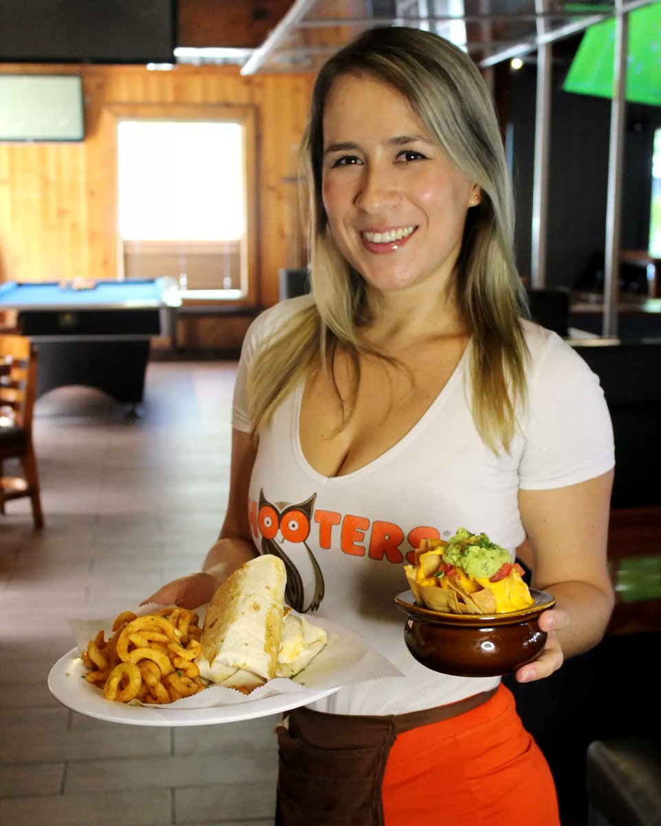 HootersPanama's tweet photo. Tenemos una gran variedad de platos en nuestro Menรบ Lunch al medio dรญa es deliciosa, nuestras #ChicasHooters te esperan para ofrecerte los mas ricos.
Te esperamos de 12md a 3pm con tu grupo de compaรฑeros.
๐ฅ๐ฅ๐คฏ #menulunch #panama #almuerzo #lunch https://t.co/eldnSMaecy