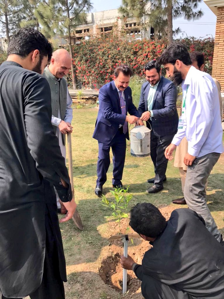 iamasad789's tweet photo. Honorable Director General Health Services KP planting the Optometry Tree 🌹
#WorldOptometryDay2023 https://t.co/n4WPKvmqjO