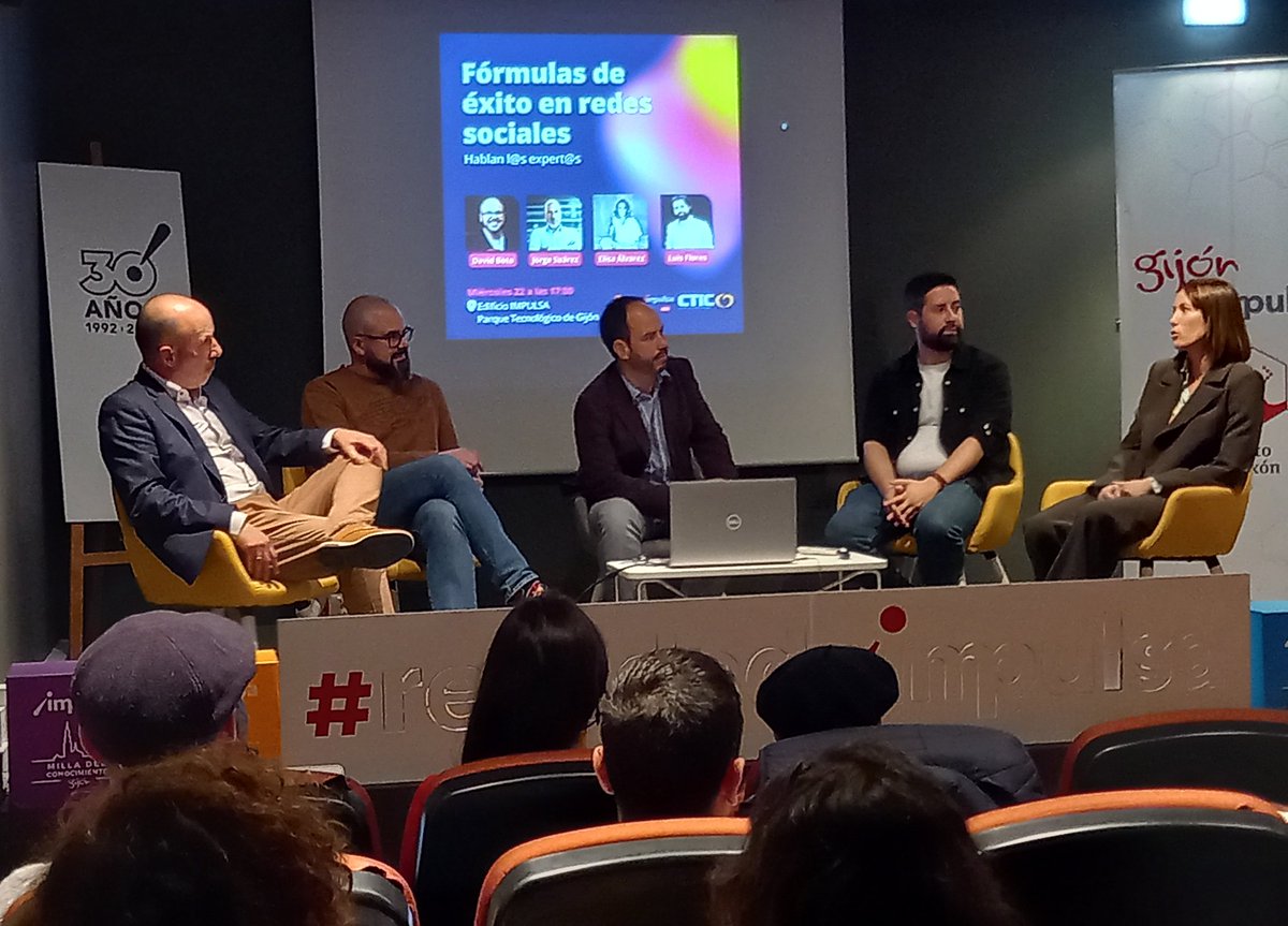 Muy interesante la jornada 'Fórmulas de éxito en redes sociales' organizada por @fundacionctic y <a href="/GijonImpulsa/">Gijón Impulsa</a> 
Escuchando a David Boto, Jorge Suárez, Elisa Álvarez y Luis Flores.
#Gijón #RRSS