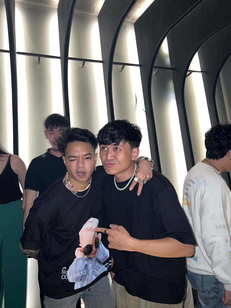 mountaaain's tweet photo. @yourbae wtf is wrong with my hair https://t.co/8RYjmBDyh2