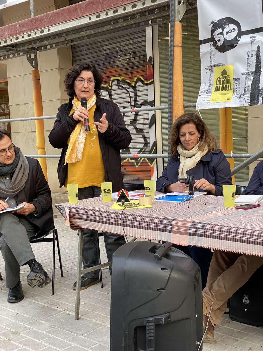 deusedes's tweet photo. Al debat organitzat per @CentreSocSants sobre l’aigua amb la companya @CGLores de @pscbarcelona #barriabarri #sectorasector #diadelagua #diadelaigua https://t.co/qmxZE1ri8j