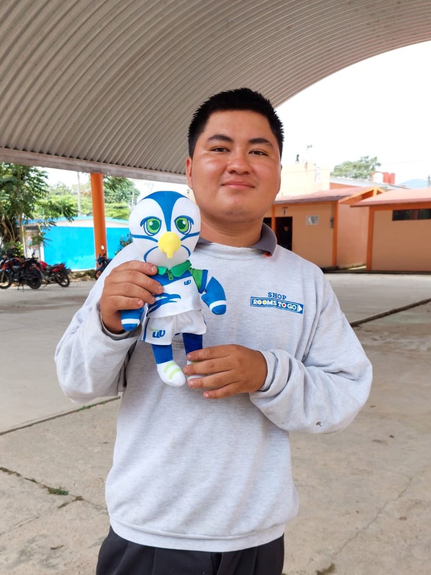 ViceCoatza's tweet photo. 🔵🟢Seguimos difundiendo los Programas Educativos que se ofertarán en nuevo campus Agua Dulce, en esta ocasión visitamos y escuchamos las inquietudes respecto al proceso de ingreso de alumnos pertenecientes al #TEBAEV. 
#ExpoOrientaUV2023 #QuieroSerHalcón https://t.co/dWknfnWbMX