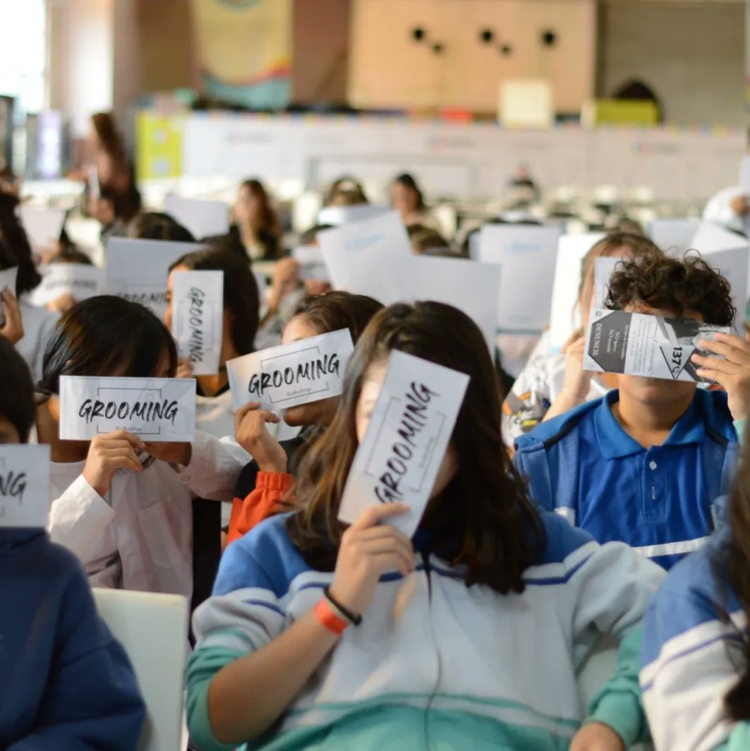 GroomingHCD's tweet photo. 3er Foro Mundial De Derechos Humanos 
@LucianaPadulo @Mama_en_linea
Brindamos una Charla de Prevención y Concientización del delito de Grooming a alumnos y docentes que participaron del foro. 
#FRENEMOSELGROOMING #LeyMicaOrtega https://t.co/sFeZN4o6Ws