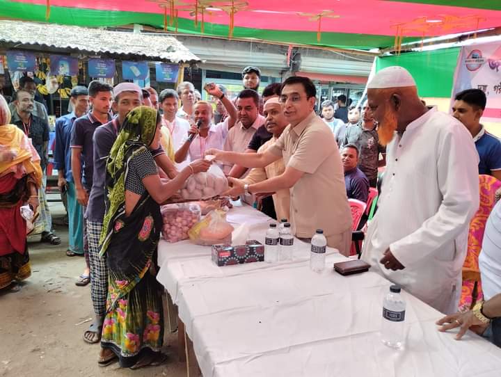 কালিয়াকৈরে দুস্থ, গরীব, অসহায় হতদরিদ্রদের মাঝে স্বল্প মূল্যে পণ্য দ্রব্য বিতরণ