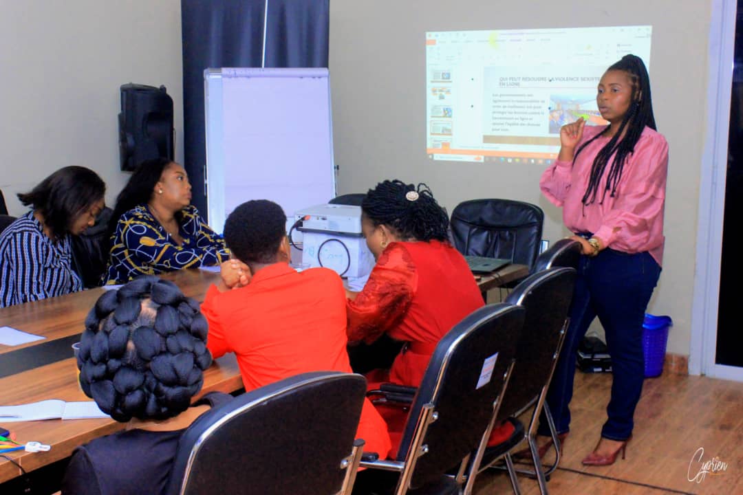 Mardi 14 mars 2023, 10 femmes Journalistes de Kinshasa ont été outillées sur la sécurité numérique et sur la lutte contre les violences sexistes en ligne. 
 <a href="/safe_sisters/">Safe Sisters</a>  <a href="/AFRICTIVISTES/">AfricTivistes</a>  <a href="/Internews/">Internews</a>