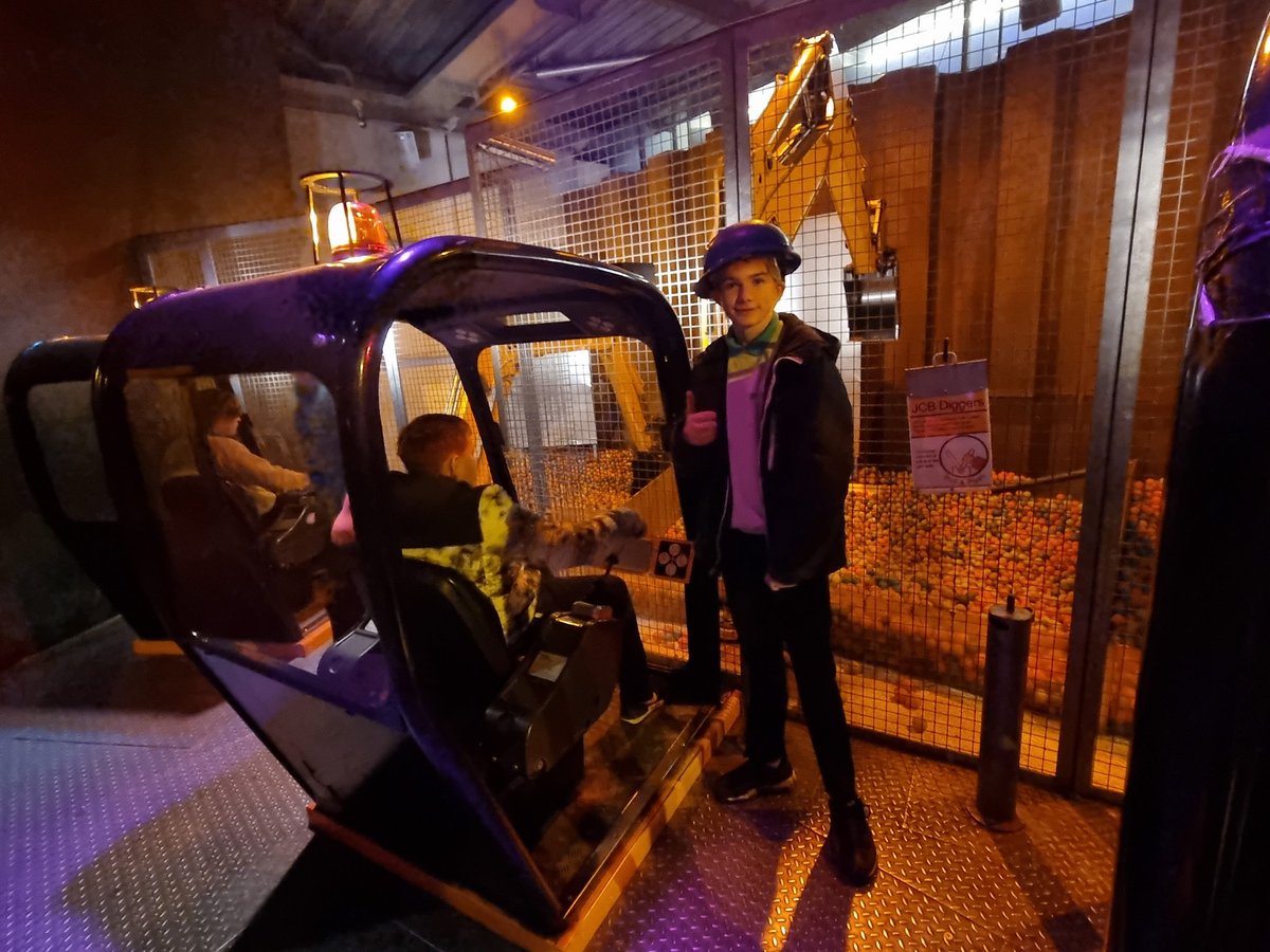 Sevenhills___'s tweet photo. Students enjoyed a visit to Magna Science Adventure Museum today. Who said learning can't be fun? #SEVvalues #respect #Science https://t.co/6uApKLBvcx