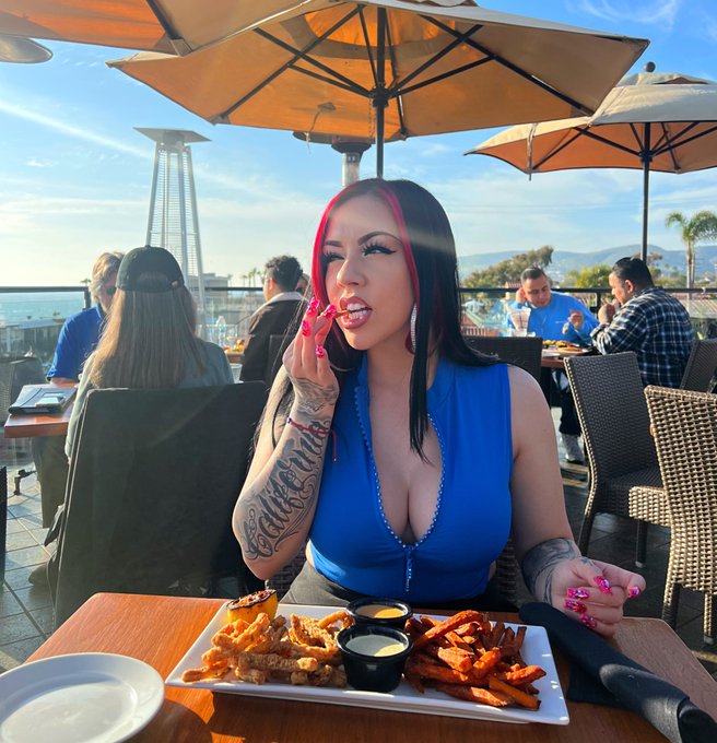 Lunch time 😋🍗 https://t.co/09ToTOyWMP