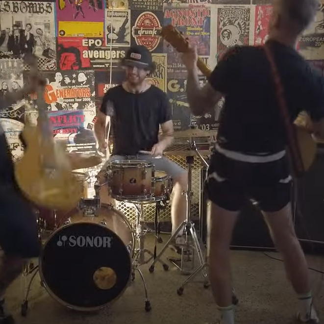 beer_punks's tweet photo. The Volume: Don't Call Me Old School - promovideo
https://t.co/fEimS6Q8OD
#czechpunk #praguepunk #prahapunk #zizkov #barbohuzel #punkrock https://t.co/BZh1oJAKRK