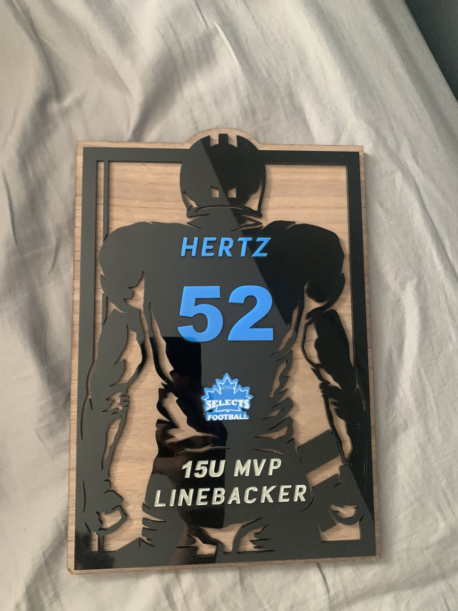 jhertz_52's tweet photo. Blessed to receive the linebacker of the year award for the @AlbertaSelects https://t.co/vyNhFGaYmM