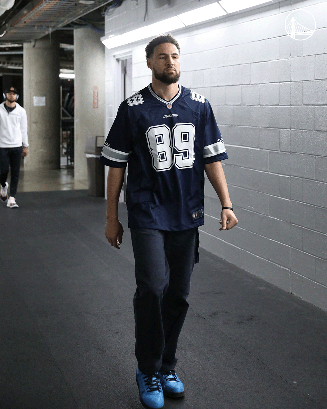 Golden State Warriors on X: Klay arrived at tonight's game in Dallas  repping the number 89 in honor of his friend Gavin Escobar. Gavin played  four seasons as Tight End for the