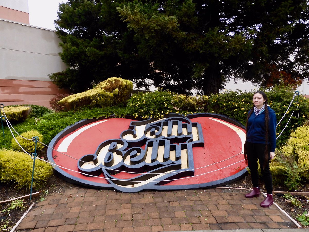 Queenie4ever's tweet image. Jelly bean shaped pizza from Jelly Belly cafe #NationalGoofOffDay