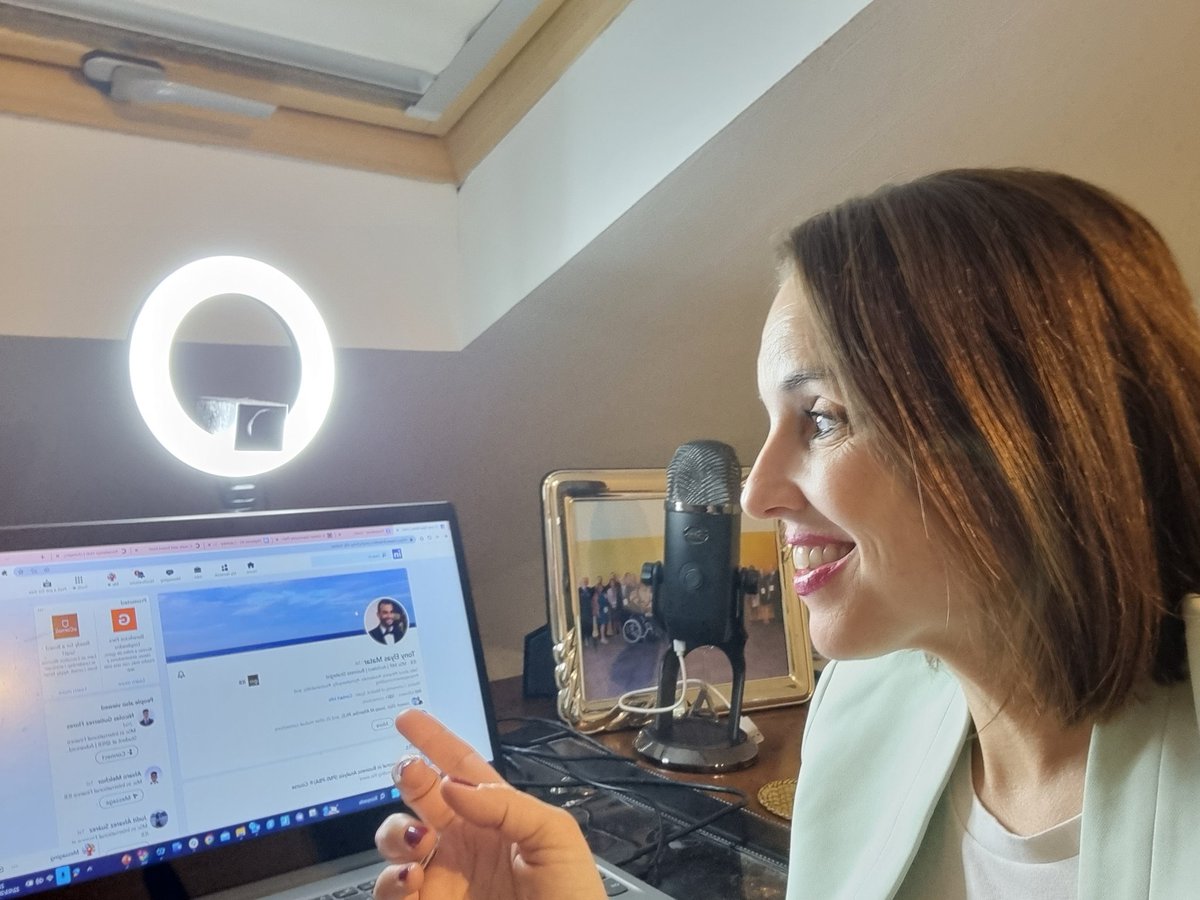 wigmorealvarez's tweet photo. Nice to welcome top @IEB_Spain students to the @Highered_org #talent community! Thanks @IEB_Spain #Careers for invite to teach "Advanced #LinkedIn strategies for #personalbranding" + speed #LinkedInprofile reviews in action.@EFMDNews #gethighered
#linkedinmakeover #employability https://t.co/RyljkGuFar
