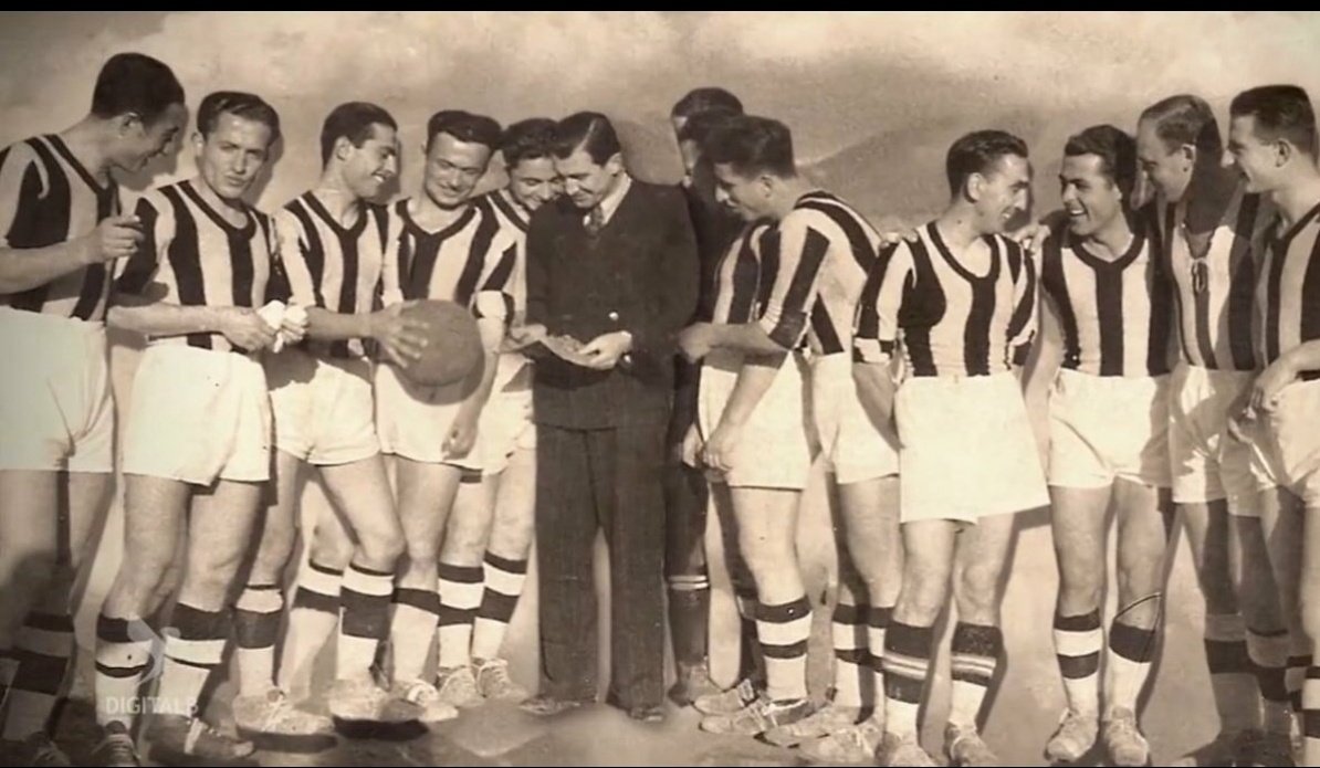 Bardheblu29's tweet photo. #ForcaTirona #Tirona
#NEJEMITIRONA #Tirana
Kampione SK.TIRANA 6️⃣🏆
Kampionati i 7° 🇦🇱 1937 Renditja
e ekipeve dhe formacioni i skuadrës
Kampione të Shqipërisë drejtuar nga
traineri Selman Stërmasi.Në ktë vit
Tirona do luante dhe do të fitonte
2 ndeshje me Zardi tē Imola 🇮🇹 https://t.co/jgeDTuIc6v