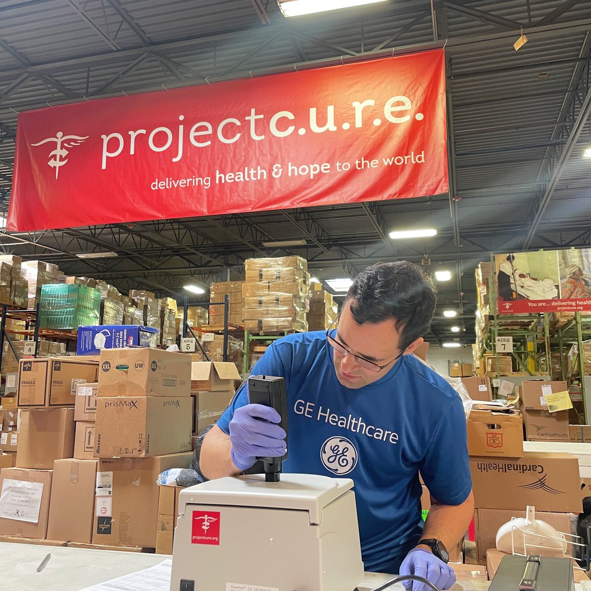 projectcure's tweet photo. We had several very talented techs from @GEHealthCare who helped us check equipment, like centrifuges &amp; fetal monitors, that can now be sent to hospitals all over the world from #ProjectCURE #Chicago. We really appreciate their time/skills on a Saturday! Thanks
#GEhealthcare! 🙌🏾 https://t.co/LUB9Fcalwx