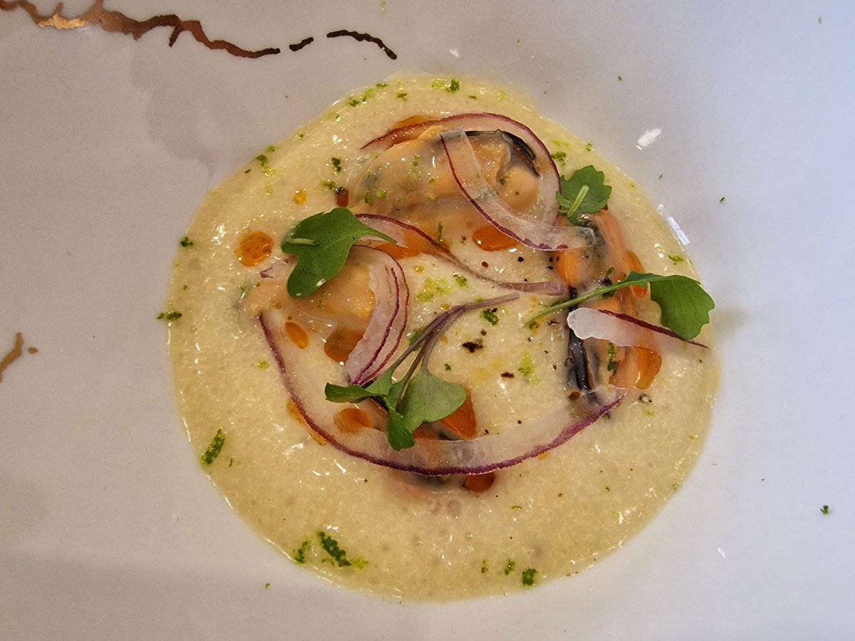 iagovarela's tweet photo. Levaba moito tempo con ganas de probar 'Sinxelo', en Ferrol, e os dez anos con Lu foron a excusa perfecta 👌😋 #comerBen https://t.co/tlF8Ca1JeC