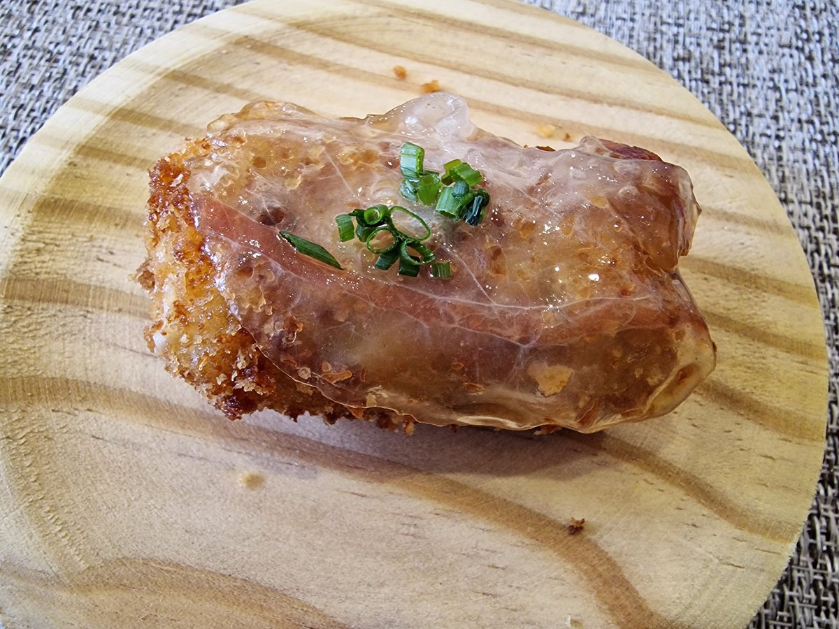 iagovarela's tweet photo. Levaba moito tempo con ganas de probar 'Sinxelo', en Ferrol, e os dez anos con Lu foron a excusa perfecta 👌😋 #comerBen https://t.co/tlF8Ca1JeC