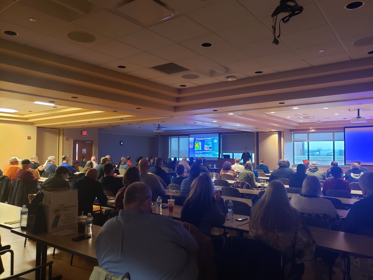 WCEMAOhio's tweet image. Kicking off the NWS Weather Spotter Training with a great turnout!  

Thank you to Atrium Medical Center for the use of their facility, @butlercountyema for co-hosting the event with us, @NWSILN for instructing, and everyone who came out to the event!

#SevereWeatherAwarenessWeek