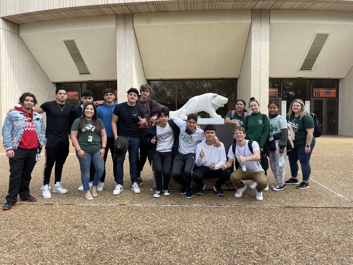 MrsPurcellRELA's tweet photo. The ESL program’s newcomer emerging bilingual students had an amazing time touring @SamHoustonState today! They are getting more and more excited about the future ❤️🎓 @HumbleISD_KPHS @HumbleISD_Multi https://t.co/bUhO6xULk7
