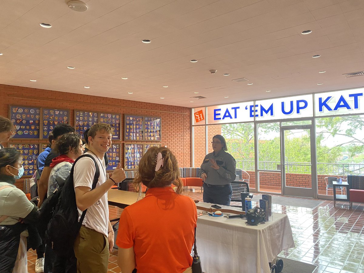 MrsPurcellRELA's tweet photo. The ESL program’s newcomer emerging bilingual students had an amazing time touring @SamHoustonState today! They are getting more and more excited about the future ❤️🎓 @HumbleISD_KPHS @HumbleISD_Multi https://t.co/bUhO6xULk7