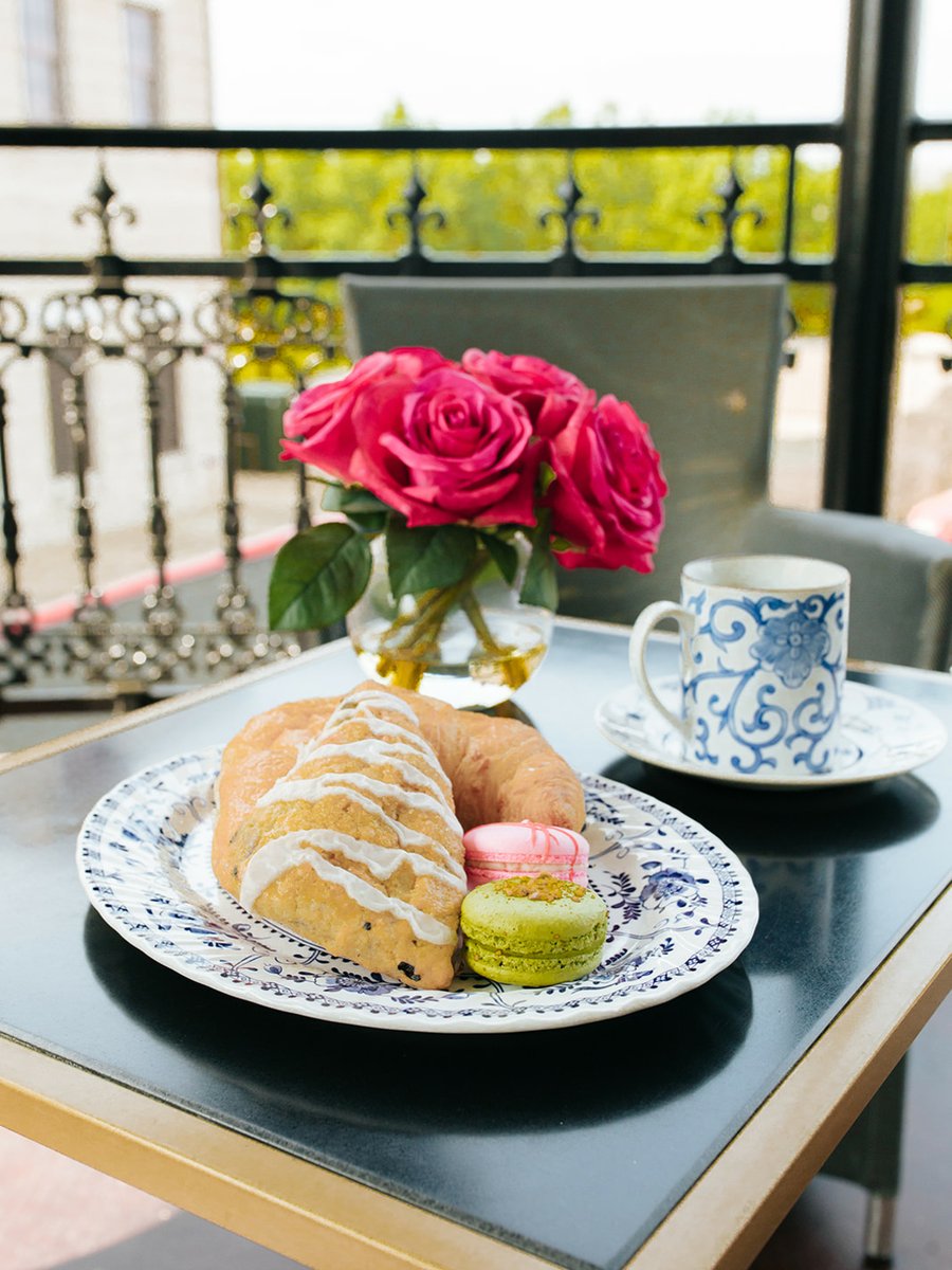 TheWilliam15's tweet photo. Enjoy #breakfast on your own balcony as you watch the sun come up and #Boerne come alive for the new day. Click the link to learn more about our accommodation options, and make your #getaway plans today! https://t.co/Jp8ZZVIWRW https://t.co/t0Hr3hsjp6
