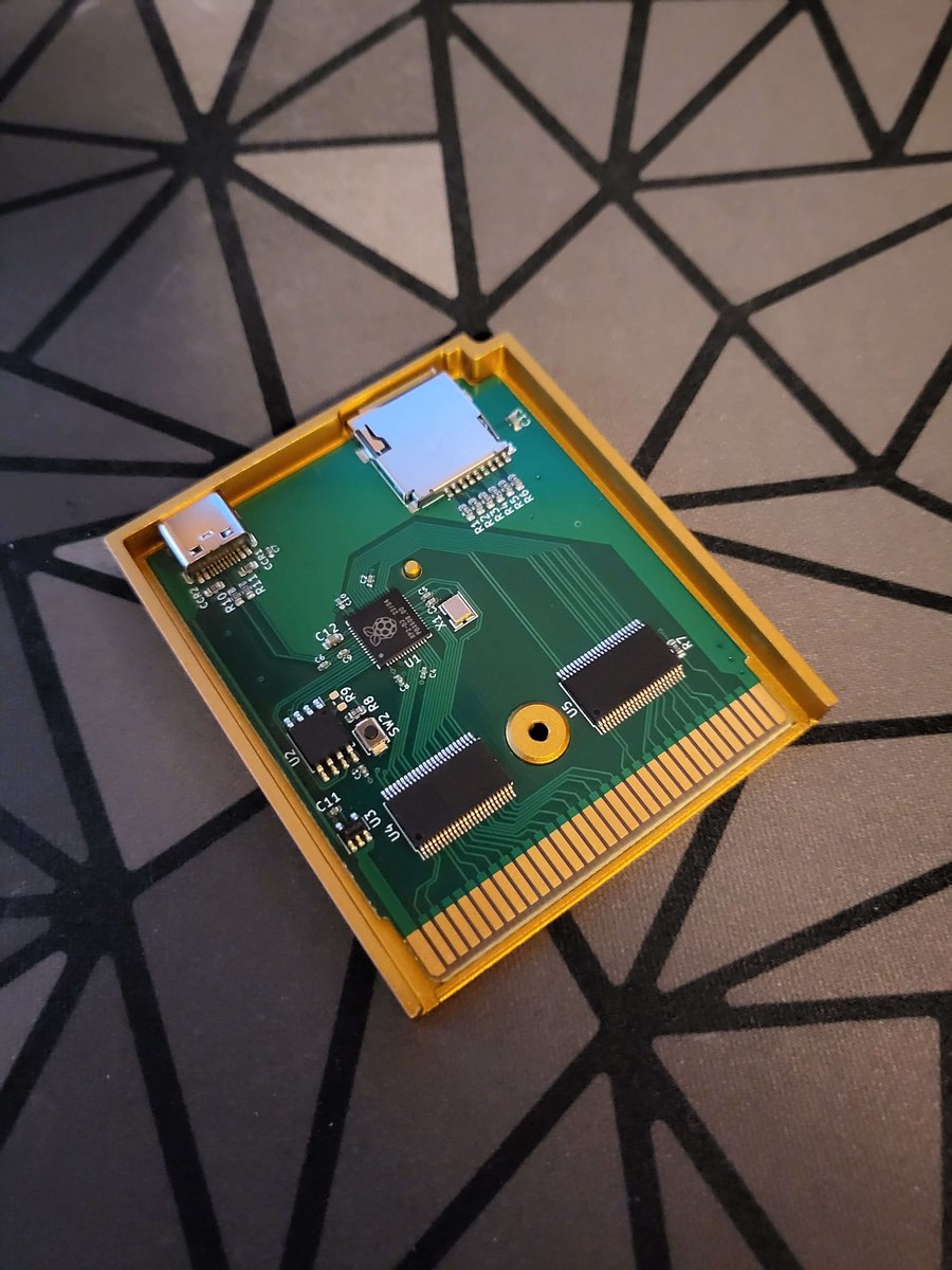 MartinRefseth's tweet photo. I can finally talk about this project that has been going on for a while, an RP2040 based Game Boy Flashcart

The custom cartridge was designed by me, and the Research &amp; Firmware was done by @_0xen

https://t.co/Vsa0lO406Y https://t.co/1XMyR7tpbv
