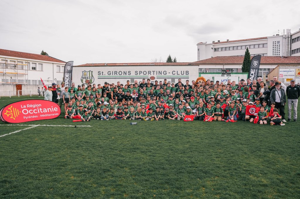 31cathlup's tweet photo. Très belle fête du Rugby en Ariège avec l’entraînement délocalisé du Stade Toulousain à Saint-Girons. Plein de ❤️❤️❤️❤️dans les yeux des enfants. Merci aux joueurs et au staff du @StadeToulousain pour leur engagement au plus près de nos territoires https://t.co/df2Af6AuIj