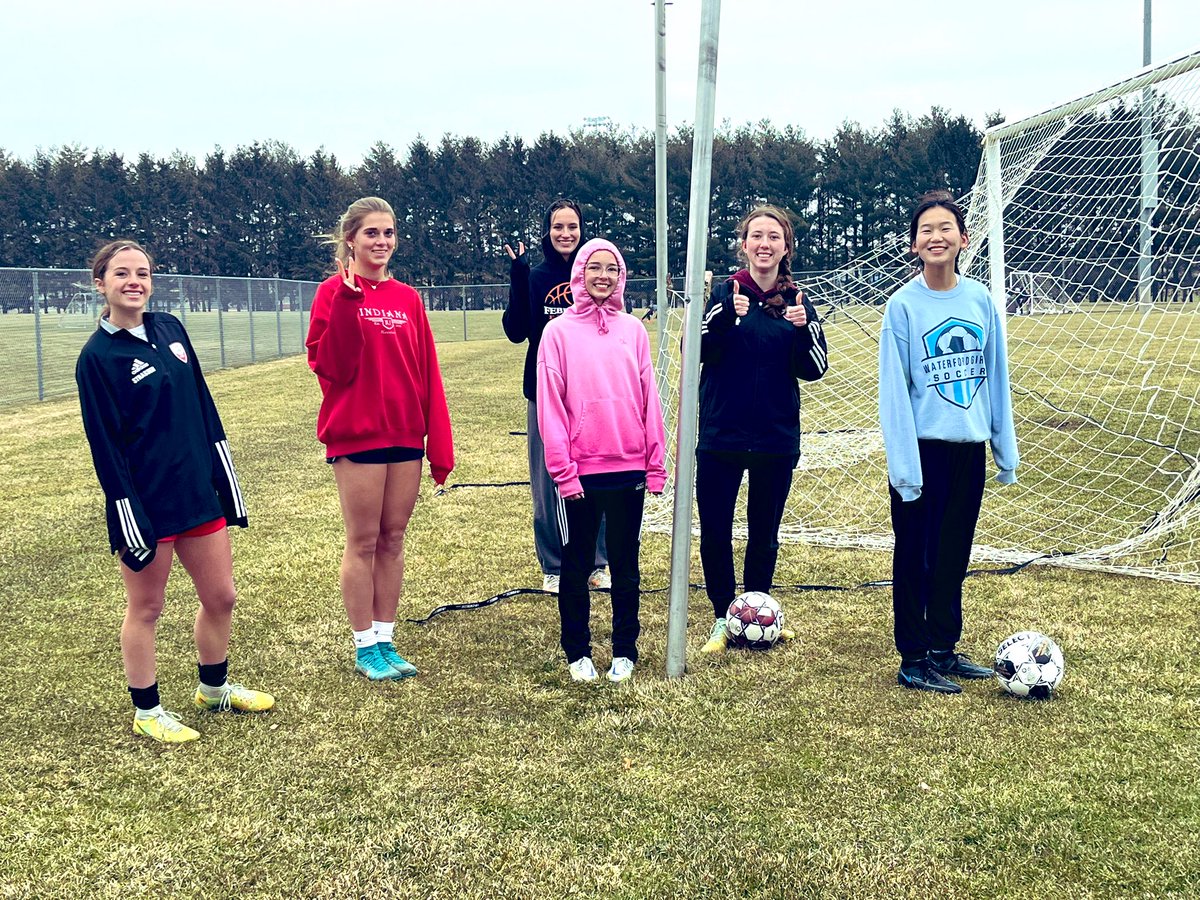 3rd day of HS tryouts. I am still nursing my injury, but supporting my teammates. They are looking great! Go Lady Wolverines!💪🏼❤️⚽️🙌🏼 @IanBennett26 @ImCollegeSoccer @ImYouthSoccer @SoccerMomInt @DanLauria3