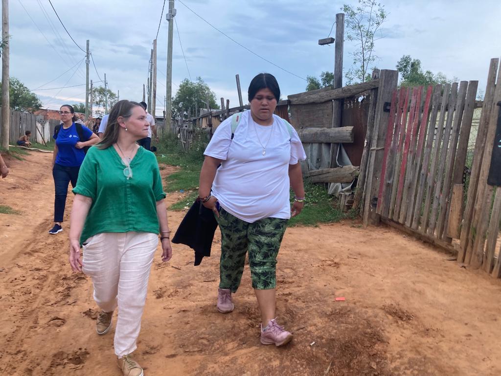 Andrea Brugman (@andreabrugman) on Twitter photo Recorrimos con los Vecinos el Asentamiento "La Colina", los escuchamos y asesoramos en las nuevas prestaciones sociales del <a href="/midesuy/">Ministerio de Desarrollo Social</a> . La Cercanía es de ida y vuelta. Recorrimos con los Vecinos el Asentamiento "La Colina", los escuchamos y asesoramos en las nuevas prestaciones sociales del <a href="/midesuy/">Ministerio de Desarrollo Social</a> . La Cercanía es de ida y vuelta.