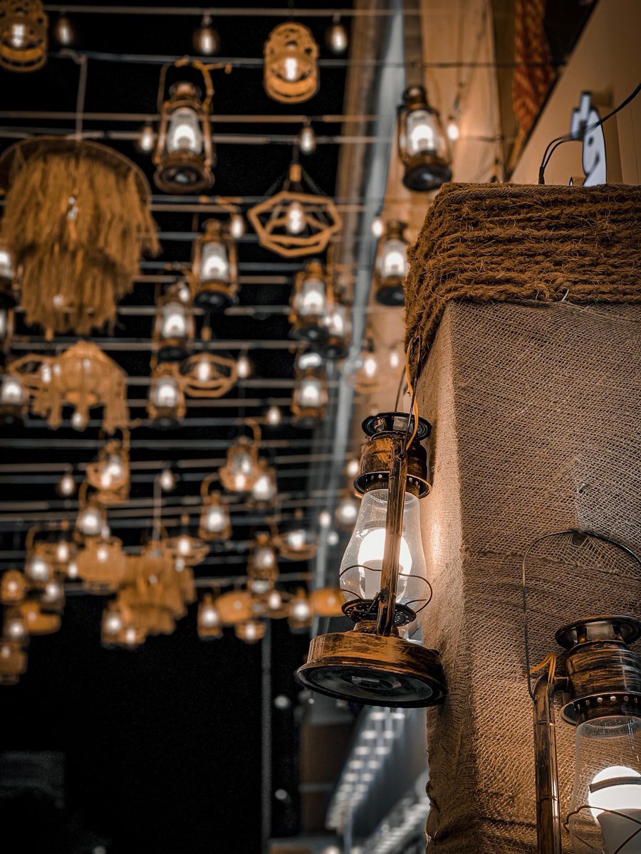 اللَّيلُ أُنسٌ ، وَالنَّهَارُ سَـكِينةٌ
لَيْت الزَّمَانَ جَمِيعَهُ رَمَضانُ
•
•
شاعر