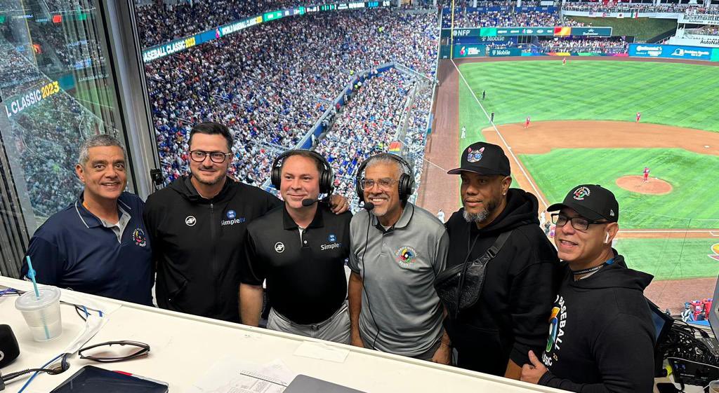 Luis_sojo19's tweet photo. Quiero agradecer a @simpletvve y a todo su equipo de trabajo por la oportunidad de vivir esta experiencia con los amigos @josefriverap @elioparrasalom @franciscoblavia @ponty15 @omarvizquel13 @carlosbaerga09 en este CMB  . Irrepetible 👍🏼🙏🙏 https://t.co/lBGkJ1PwNN
