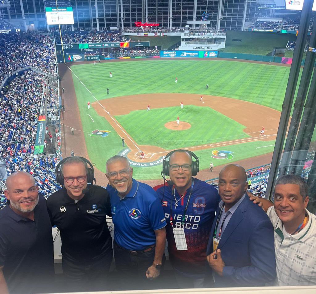 Luis_sojo19's tweet photo. Quiero agradecer a @simpletvve y a todo su equipo de trabajo por la oportunidad de vivir esta experiencia con los amigos @josefriverap @elioparrasalom @franciscoblavia @ponty15 @omarvizquel13 @carlosbaerga09 en este CMB  . Irrepetible 👍🏼🙏🙏 https://t.co/lBGkJ1PwNN