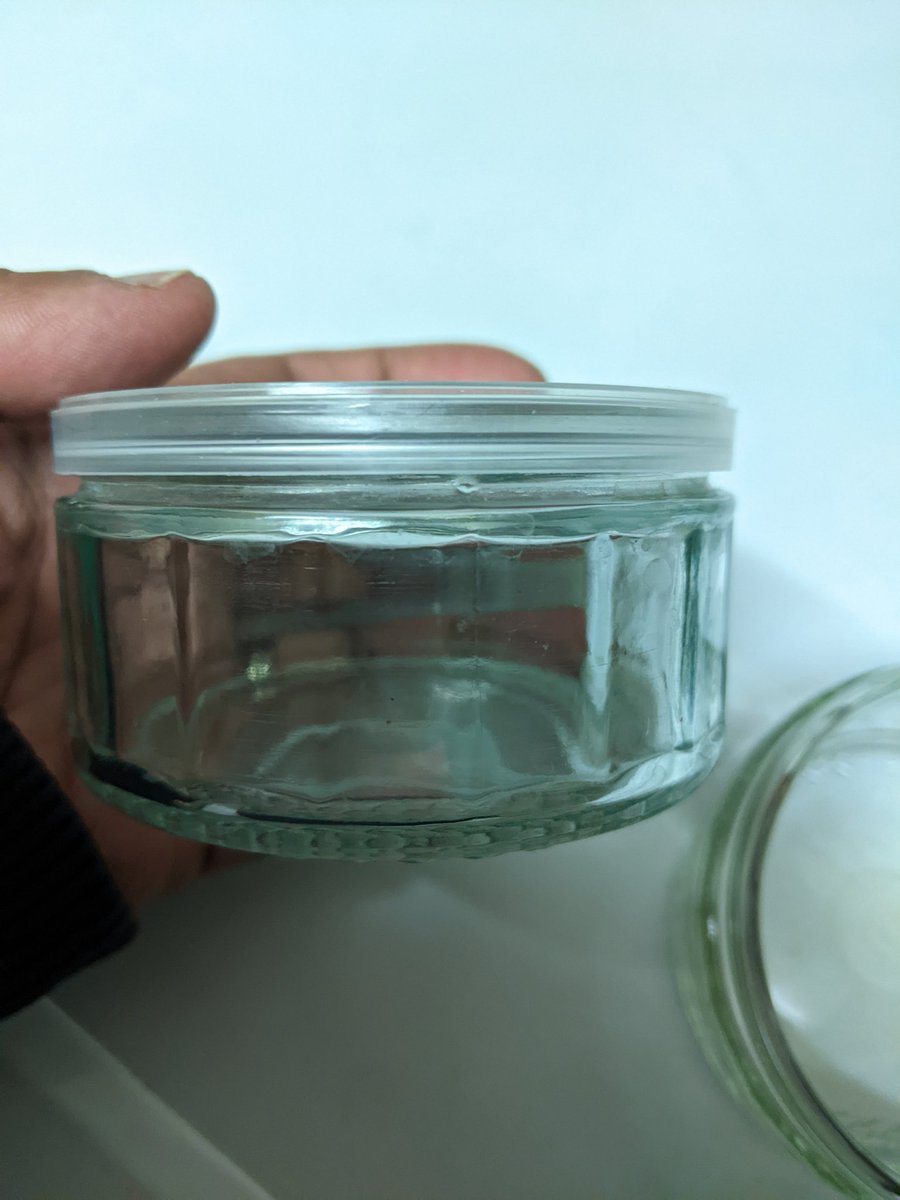 kaurgibbons's tweet photo. @DrPeterWeeks1 On the straighter pot the lid is much more secure https://t.co/zC6s5MosXF