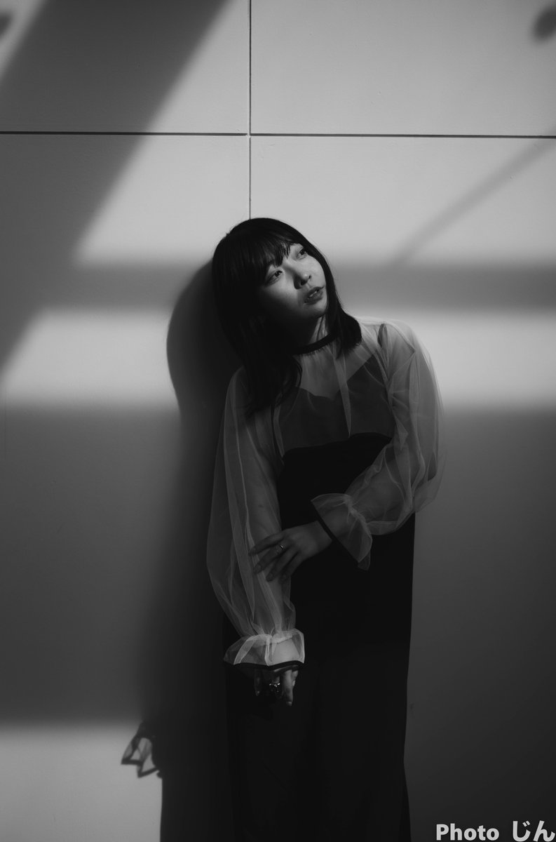 jmgr8U7MbYbW88R's tweet photo. おはようございます。
差込む光と影に感じて〜
model:白川うみ @umiiiii17 @SSR_KANSAI
#studioROOT https://t.co/0OSEUVgDfp
